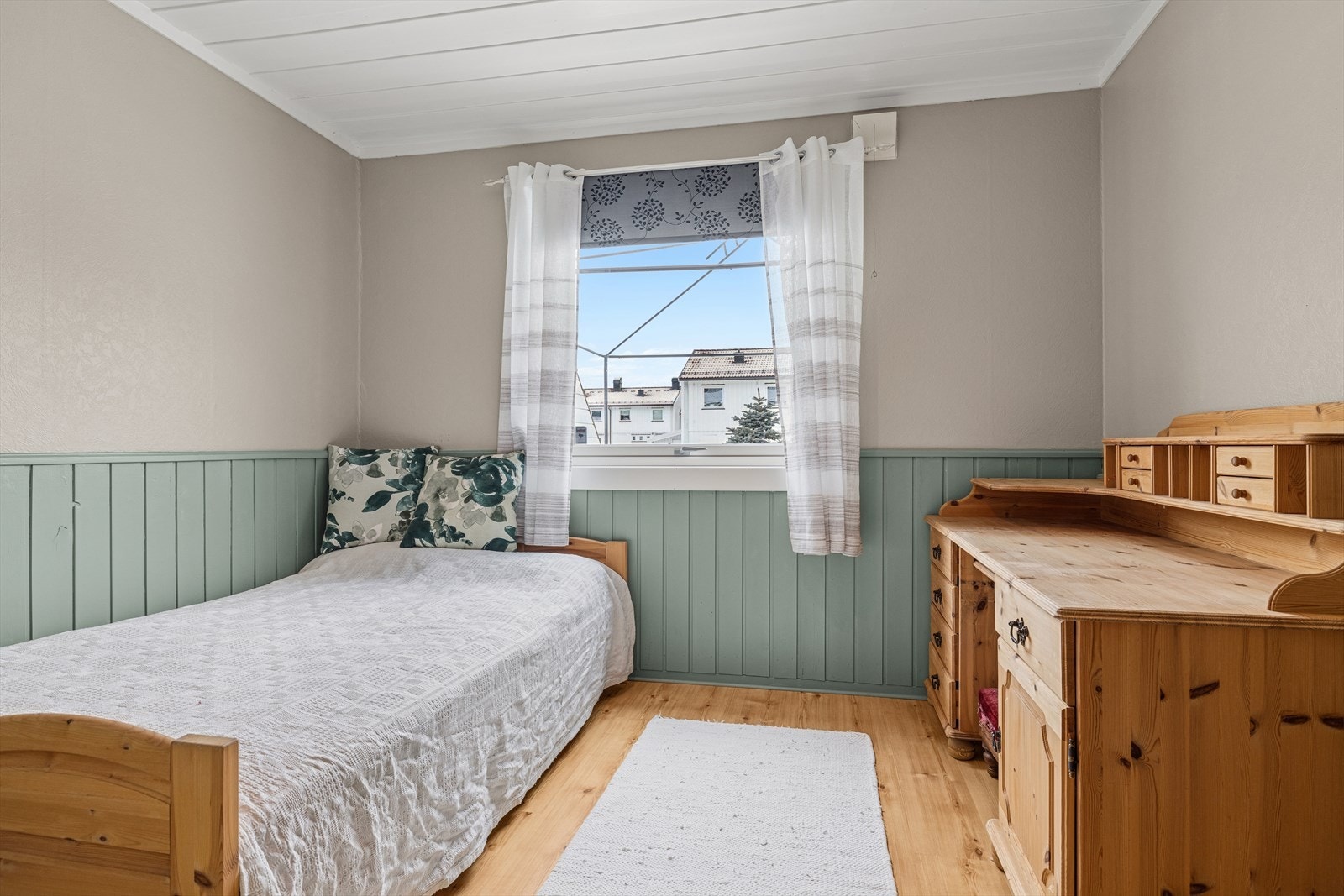 Etasjen har 2 romslige soverom. Galleribilde