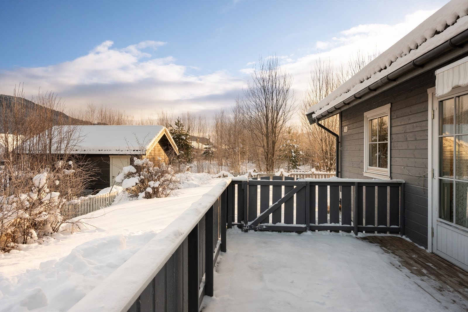 Terrassen er ca 14 kvm. Galleribilde