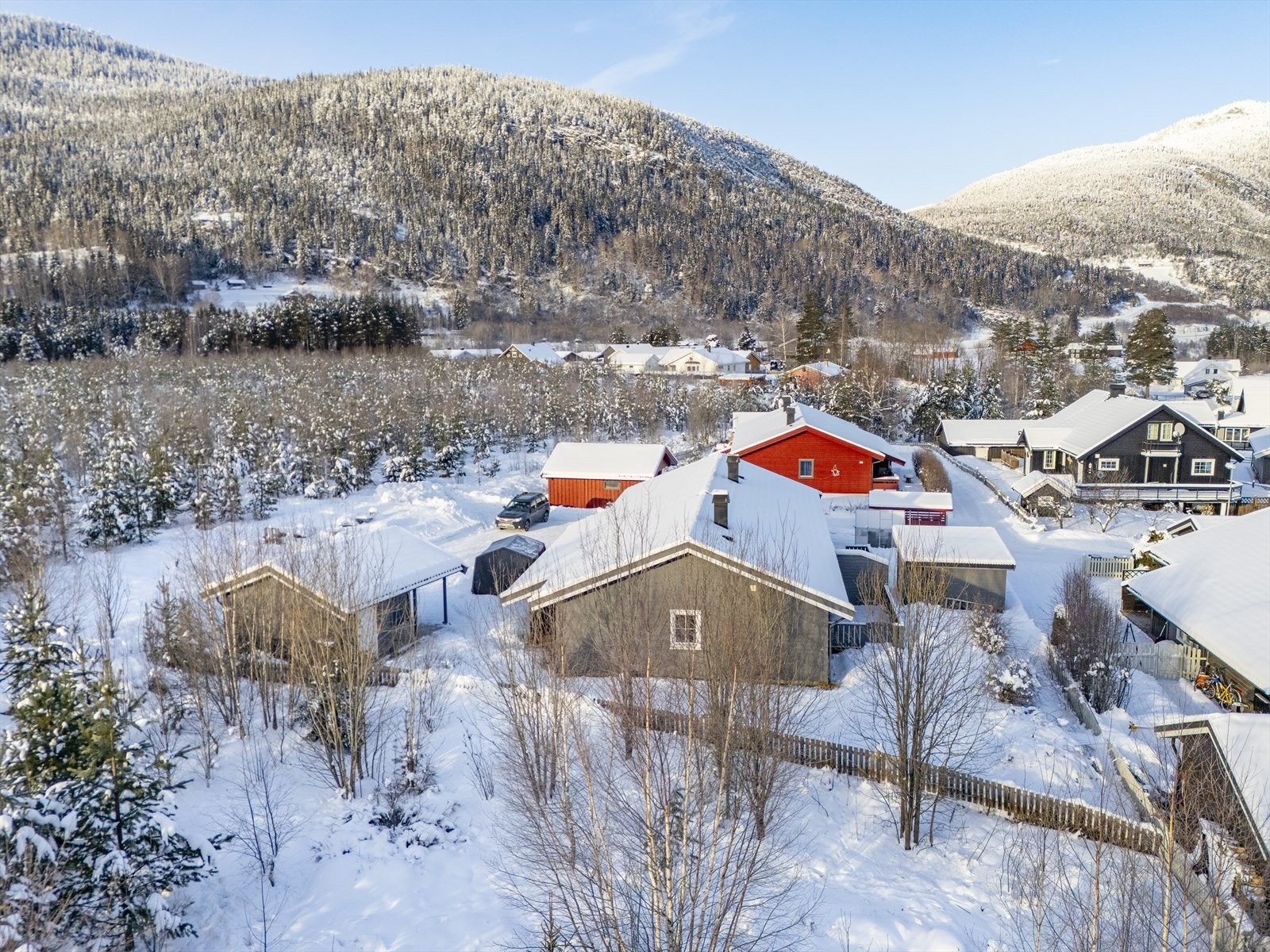 Nærmeste busstopp ligger kun ca 300 m fra boligen. Galleribilde