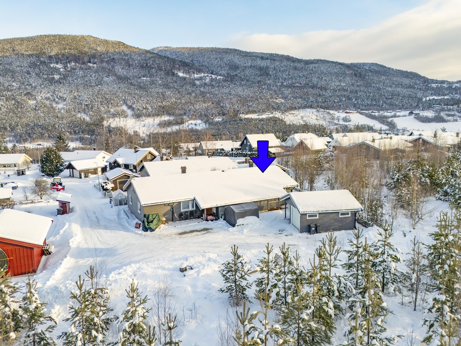 Delvis inngjerdet, flat tomt på ca 473 kvm. Galleribilde