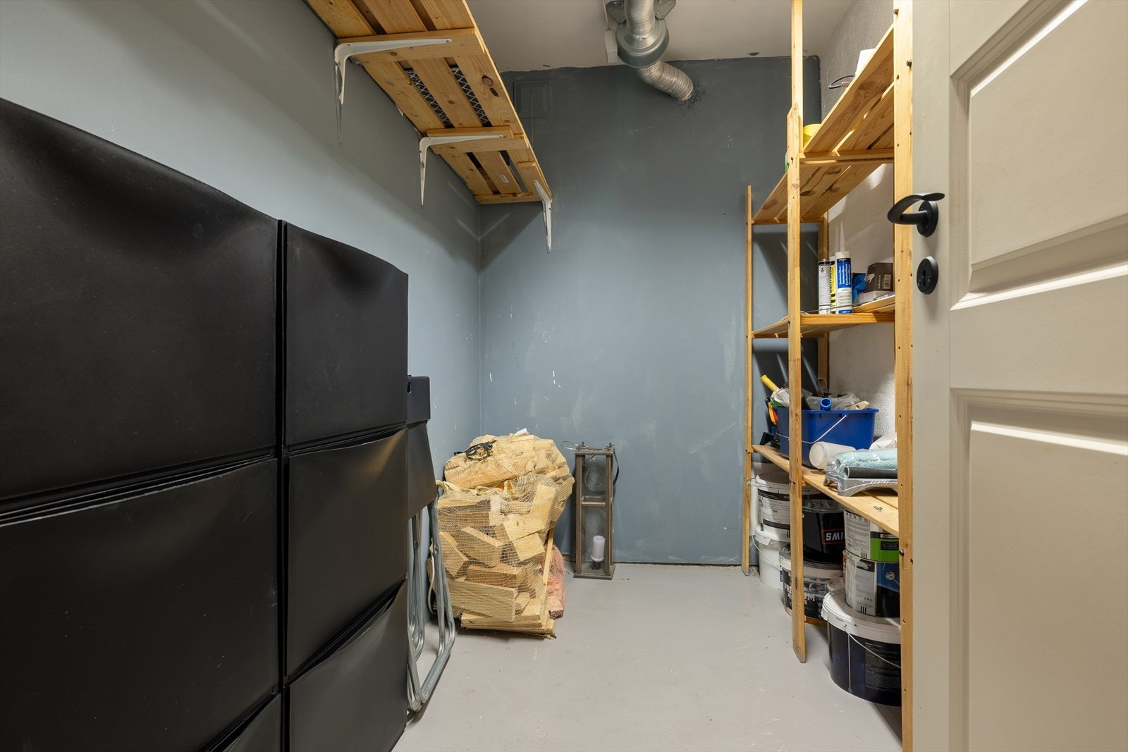 Innvendig bod som gir ekstra oppbevaringsplass. Praktisk i en hektisk hverdag. Galleribilde