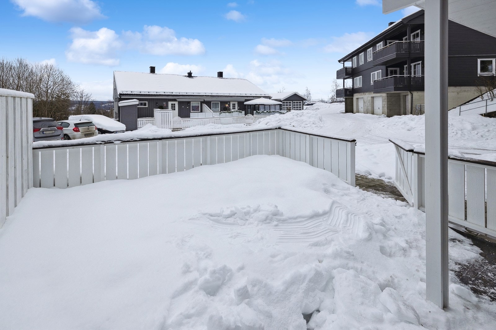 Terrassen er på ca. 22 m² og gir gode muligheter for hyggelig uteplass som kan nytes. Galleribilde