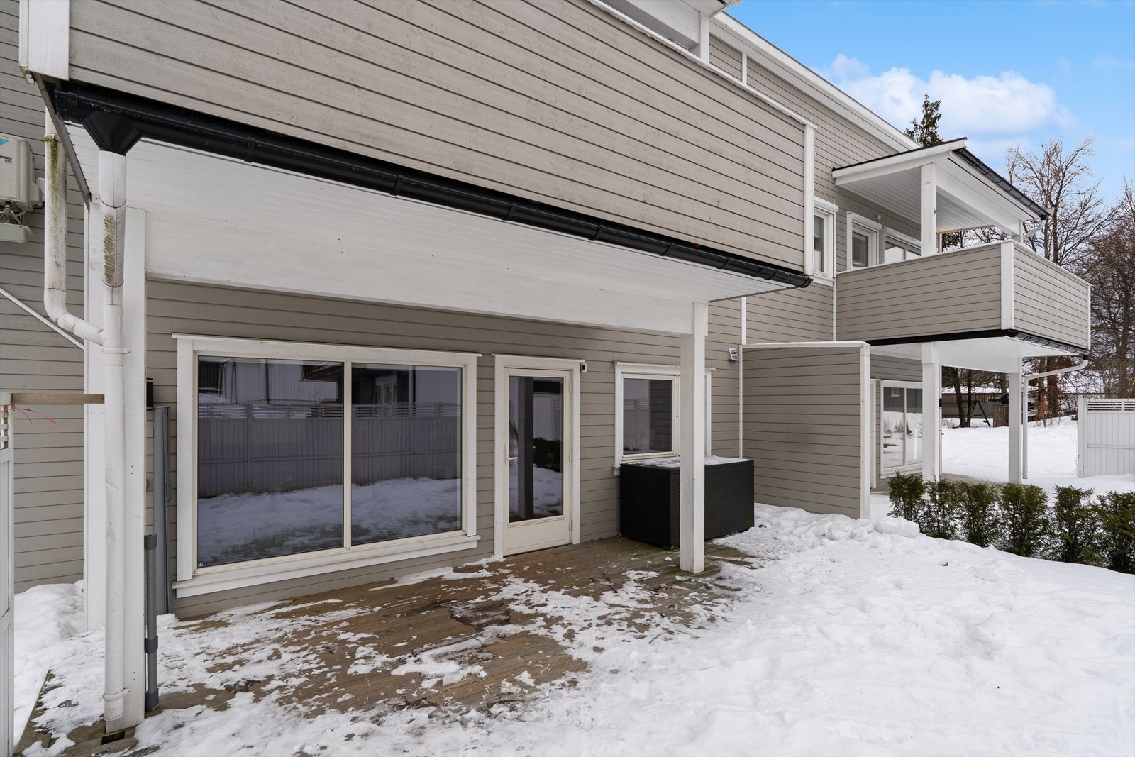 Romslig terrasse hvor du kan nyte sene sommerkvelder. Galleribilde