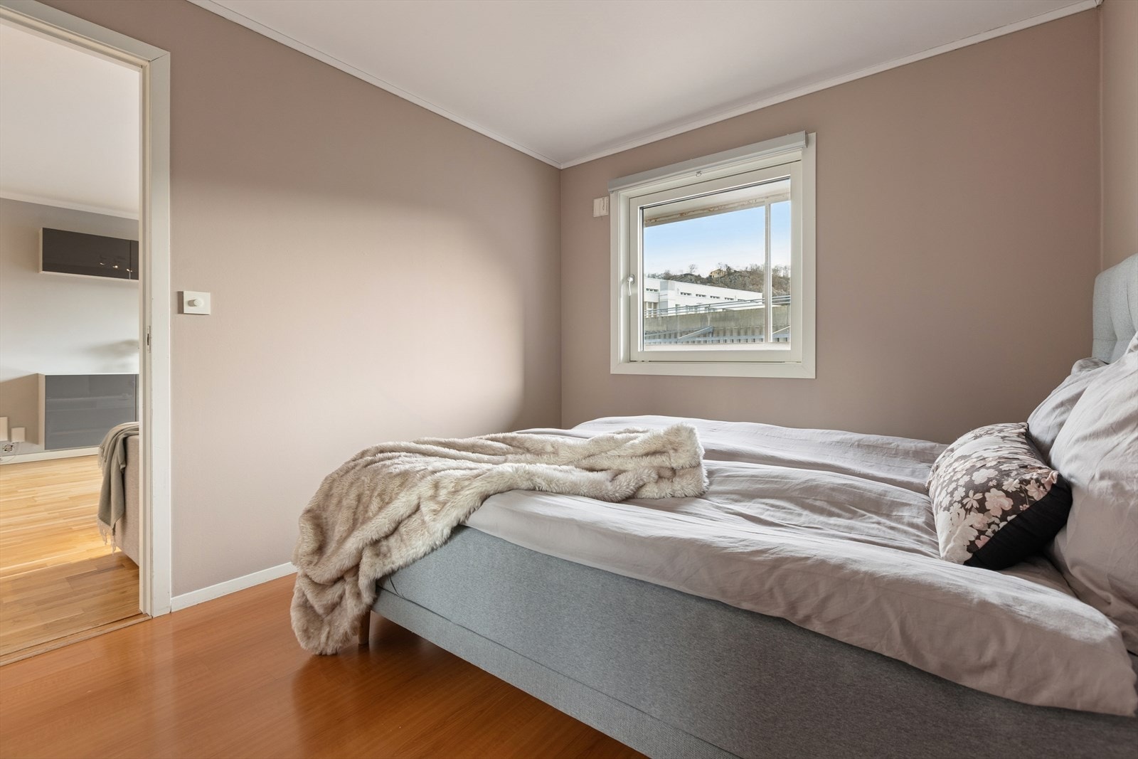 Også her er det nytt vindu fra 2025 med tre-lags glass. Galleribilde