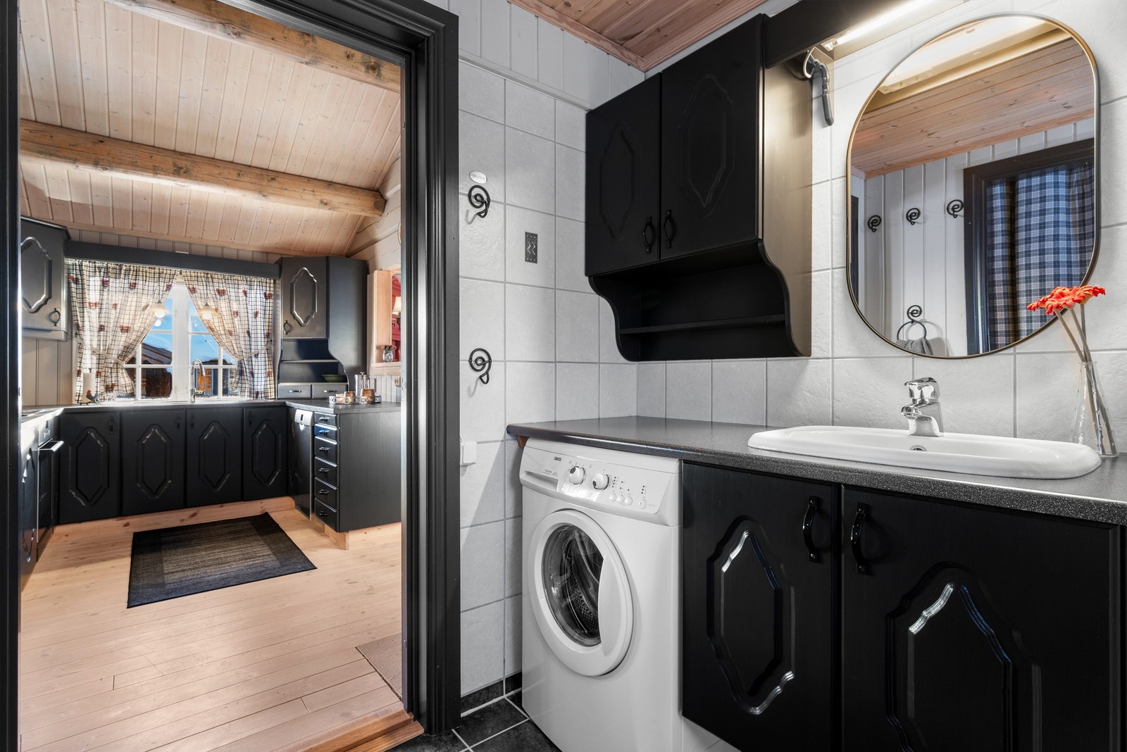 Flislagt bad med varme i gulv. Galleribilde