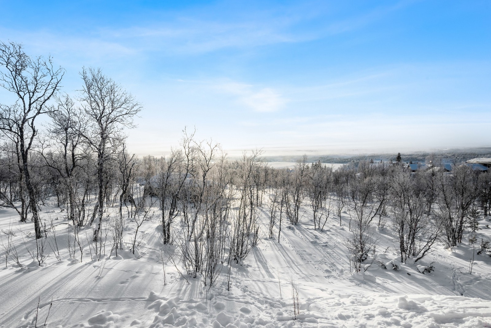 Fra eiendommen har man utsikt over bland annet Djupsjøen. Galleribilde