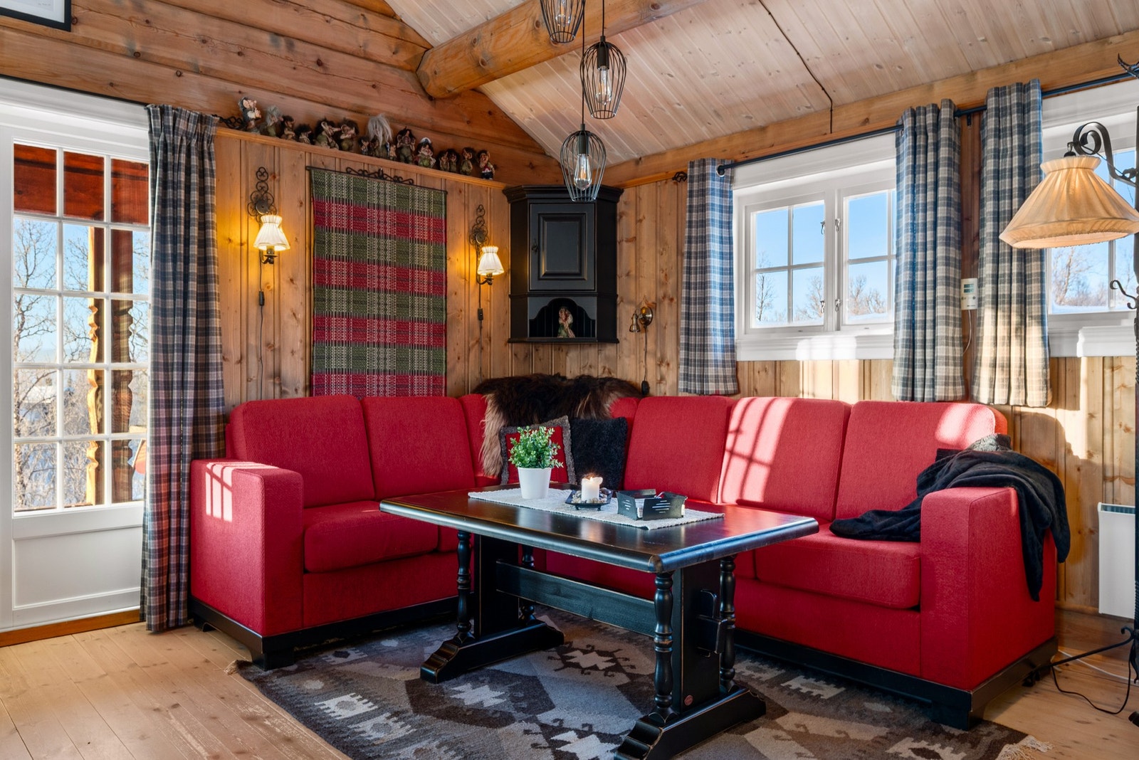 Fra stua har man utgang til overbygd terrasse. Galleribilde