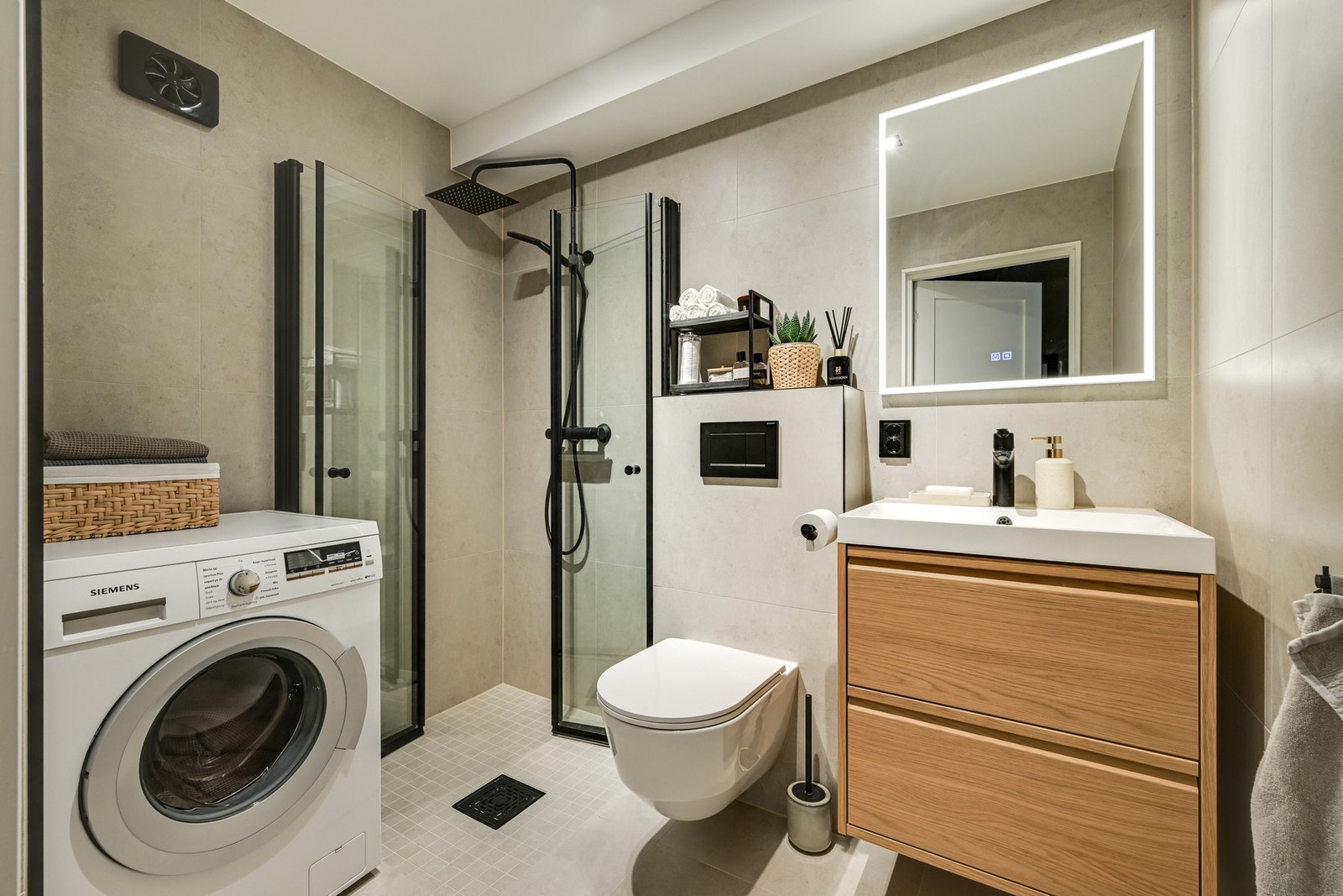 Delikat og flislagt bad oppgradert i 2024. Galleribilde