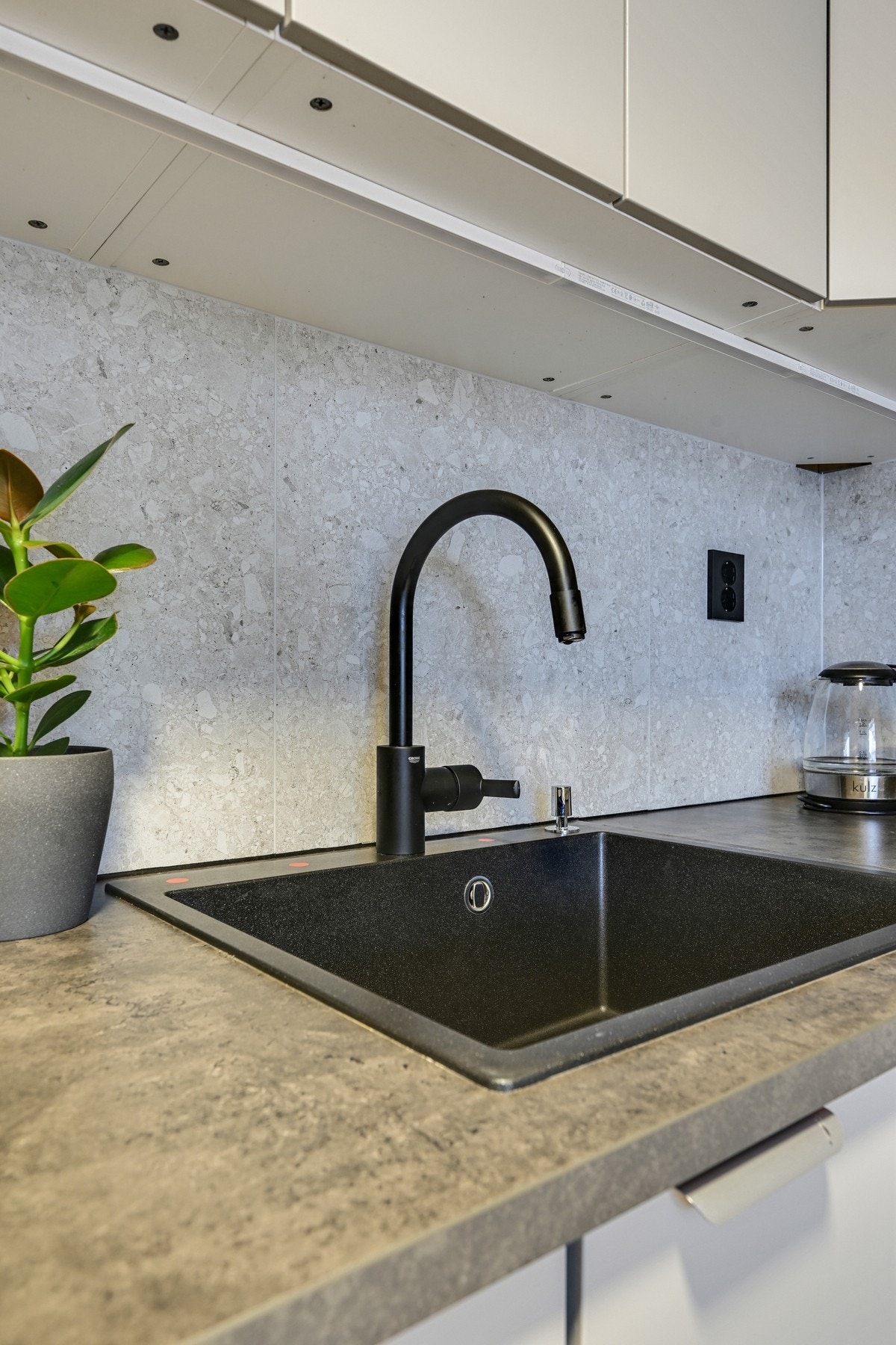 Det er for øvrig Kiwi-butikk i umiddelbar nærhet når det trengs påfyll av urter og ingredienser. Galleribilde