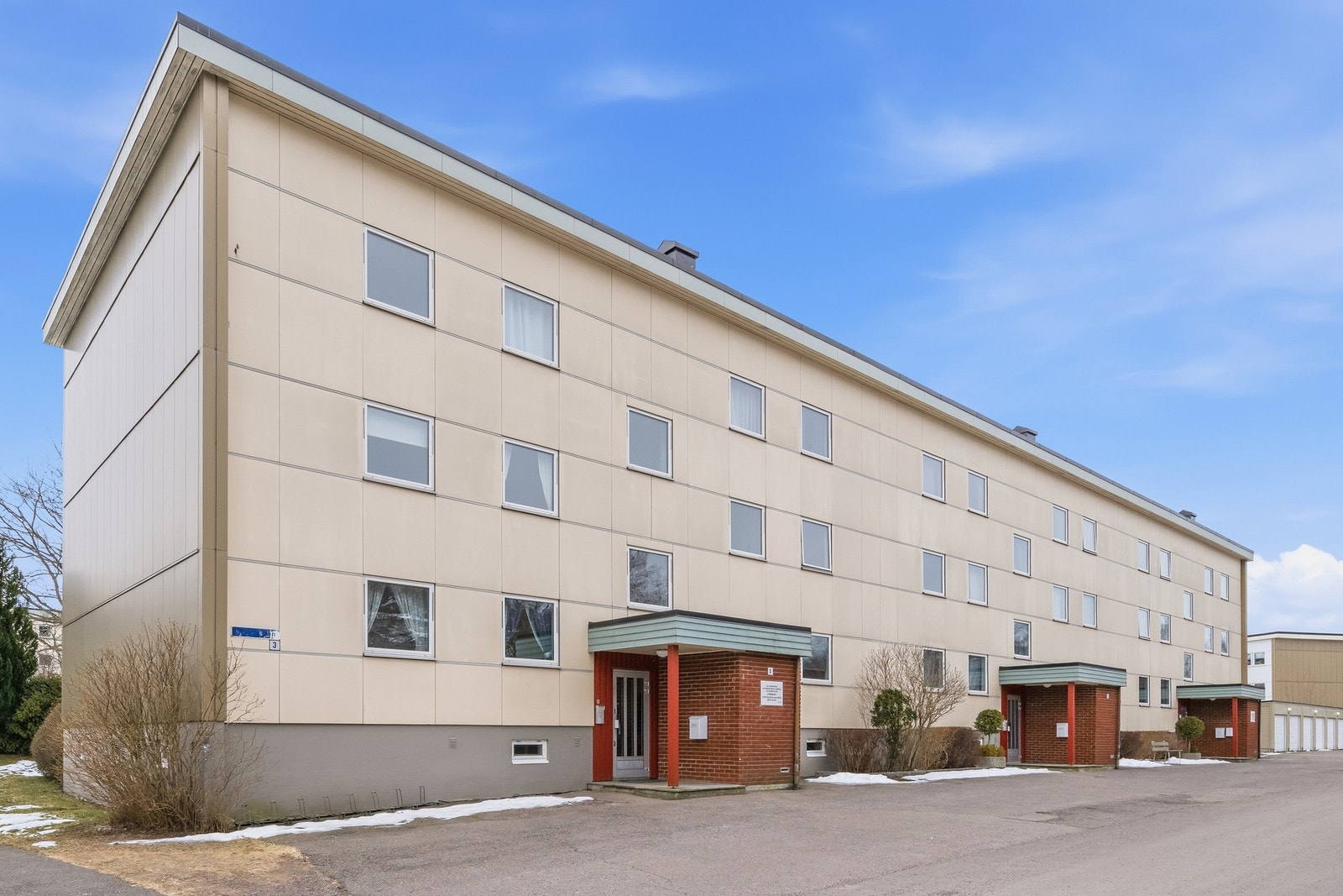 Borettslaget har egne vaktmestere som står for trappevask, snømåking og gressklipping. Galleribilde