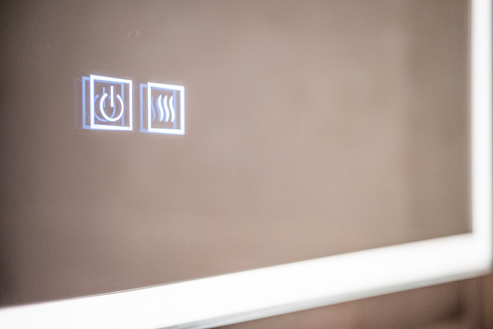 Detaljbilde fra speilet på badet. Galleribilde