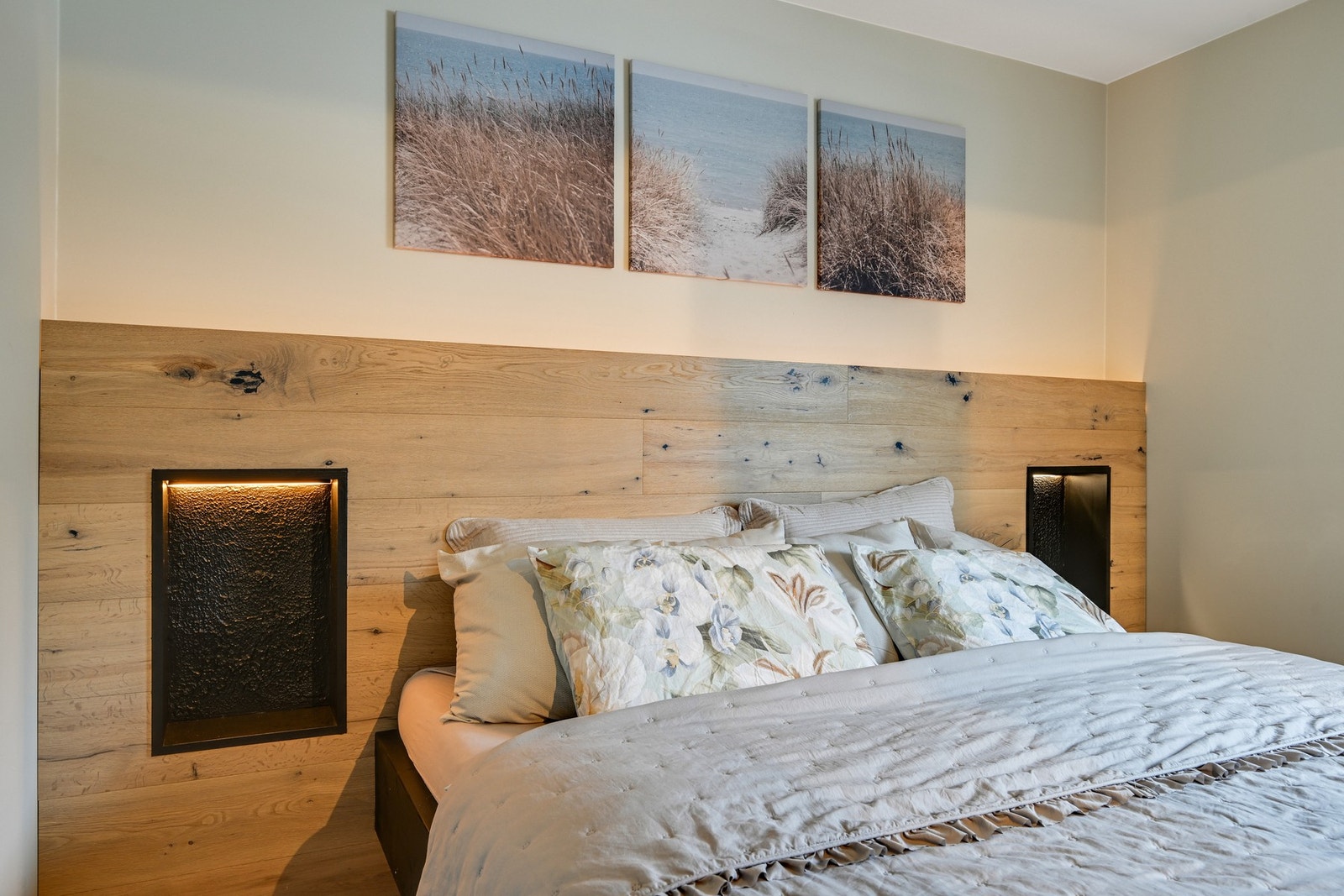 Her er det stilige lysdetaljer og gulvvarme. Galleribilde