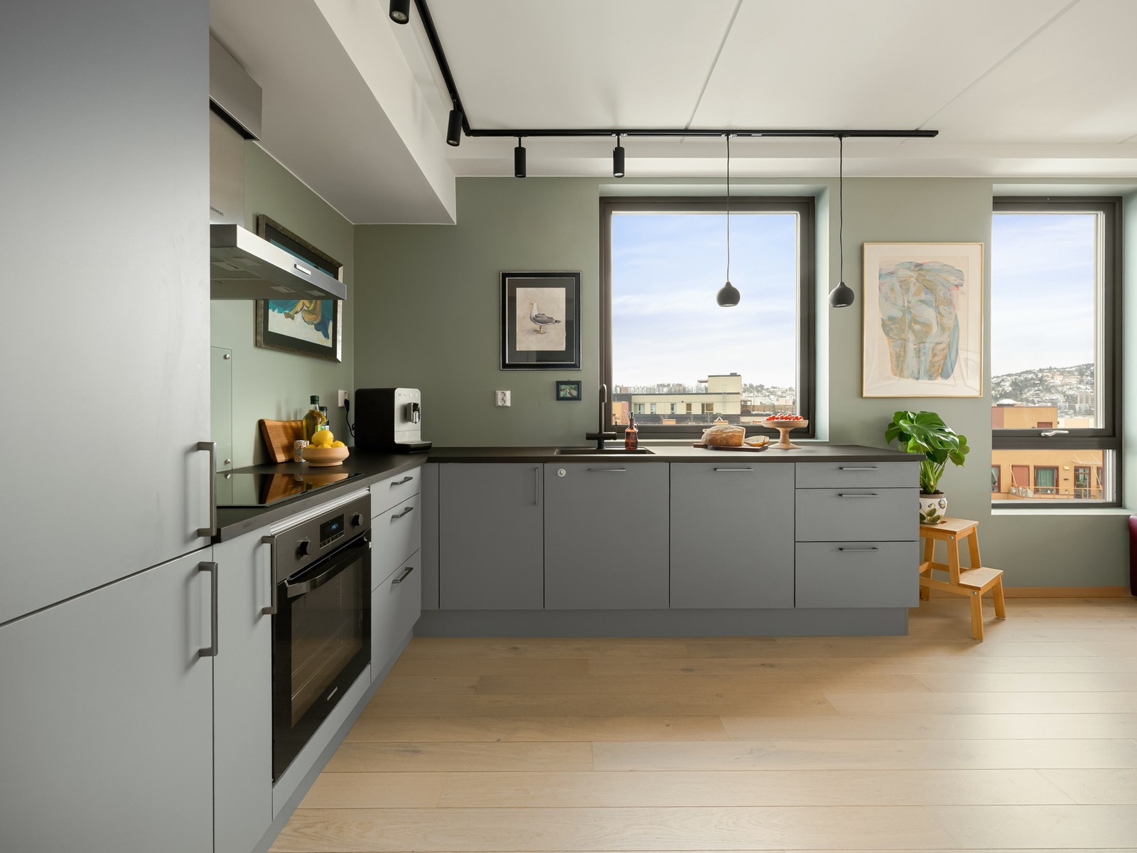 Alle hvitevarene er integrerte og medfølger leiligheten. Galleribilde