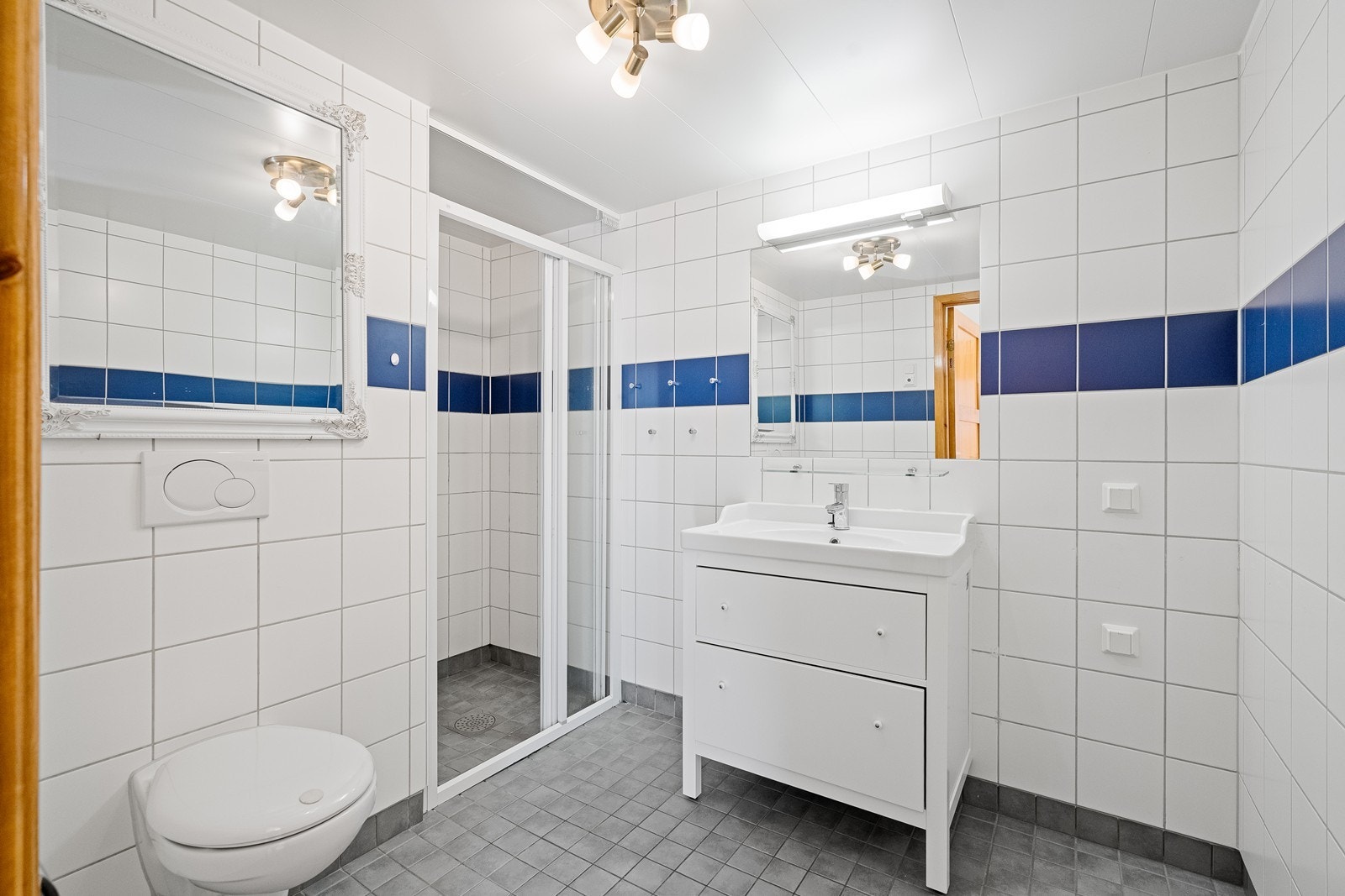 Helfliset bad. Galleribilde