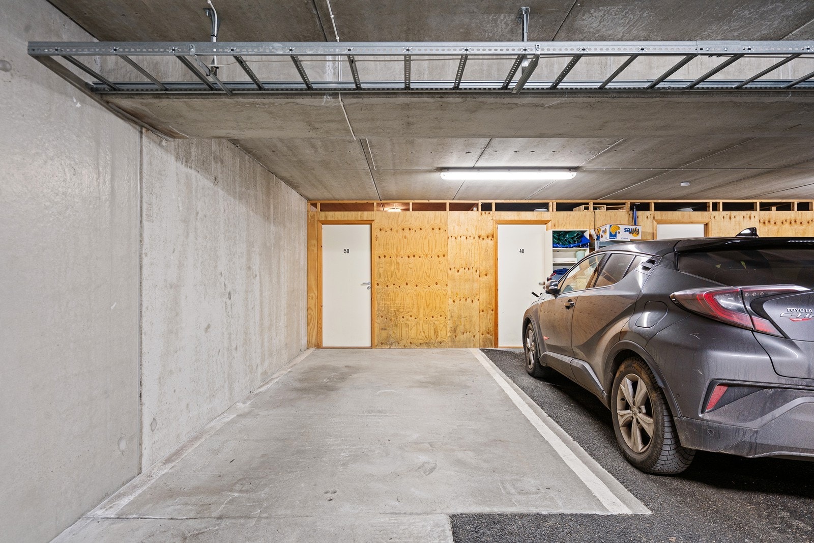 Parkering i lukket felles garasjeanlegg. Galleribilde