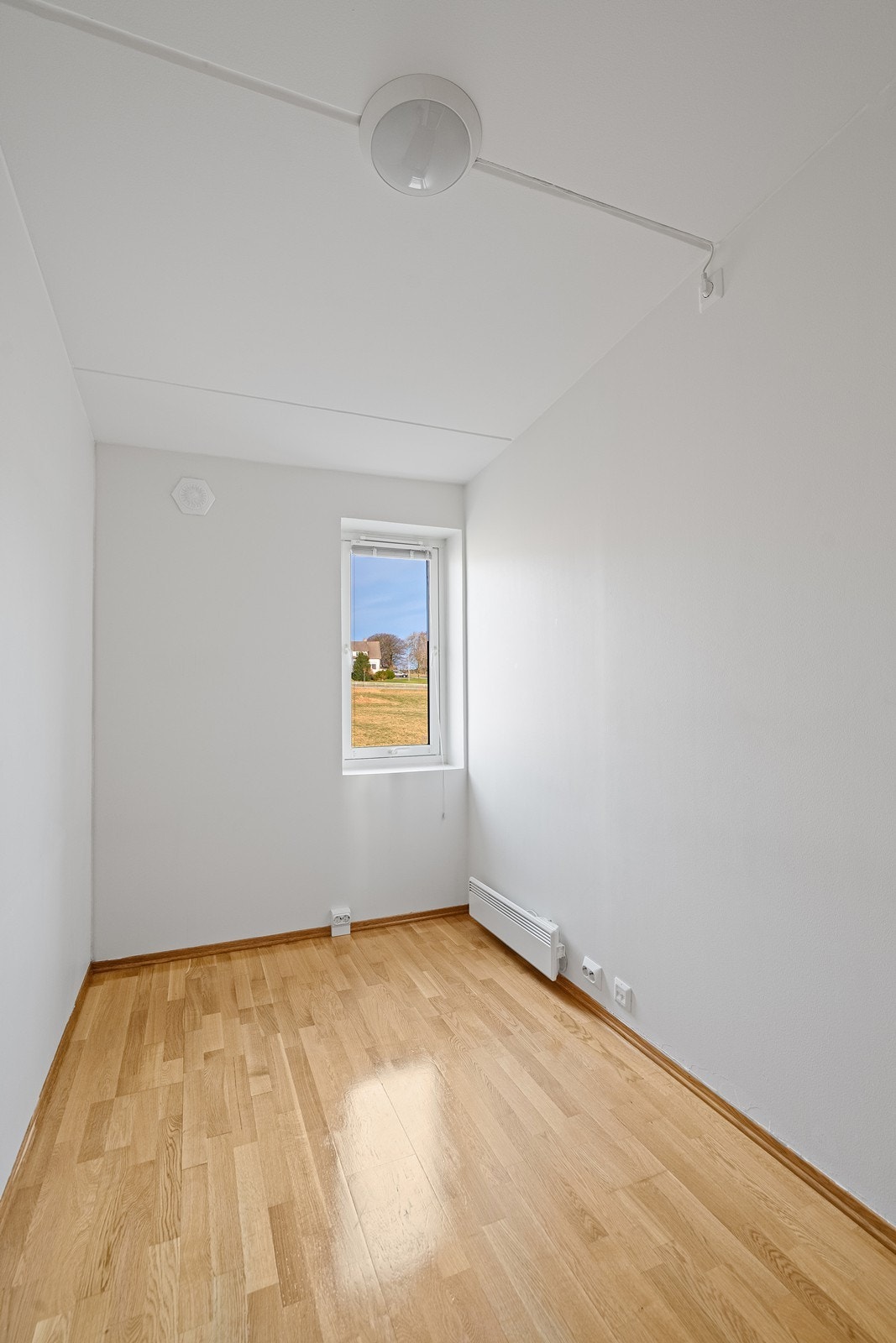 I tillegg finnes det ett ekstra soverom som også egner seg godt som kontor, gjesterom eller barnerom. Galleribilde