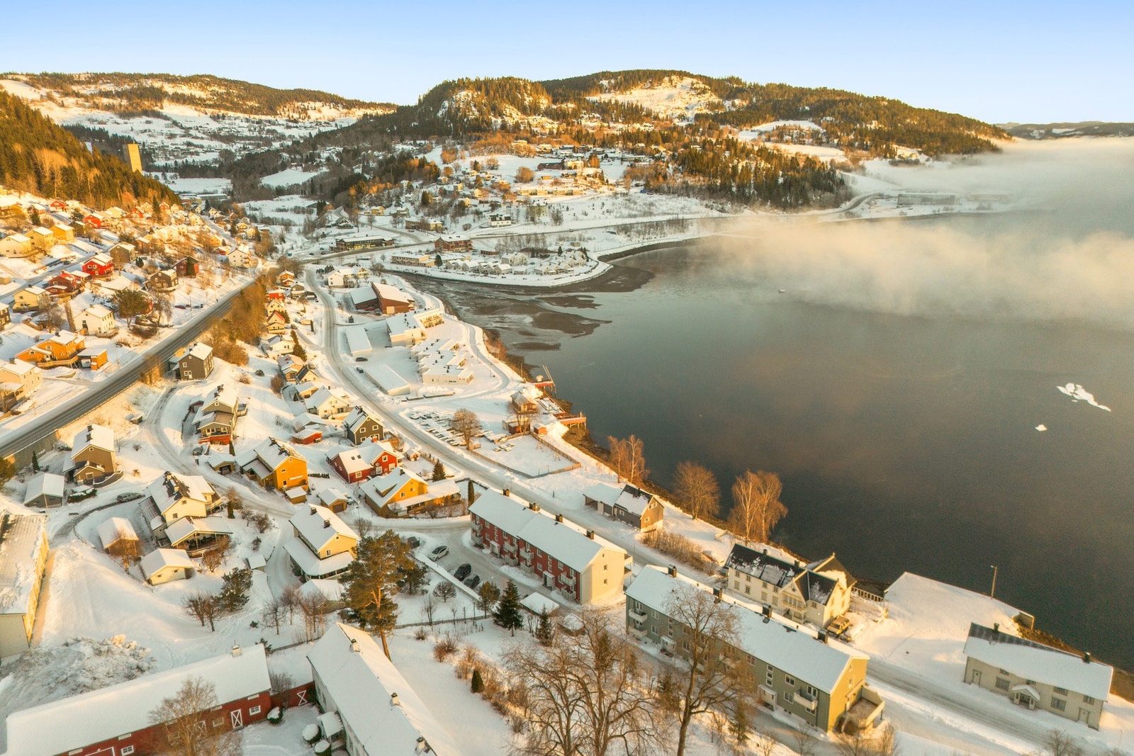 Sentralt beliggende på Malm, med gangavstand til bl.a. barnehage, barne- og ungdomsskole, dagligvarebutikk mm. Galleribilde