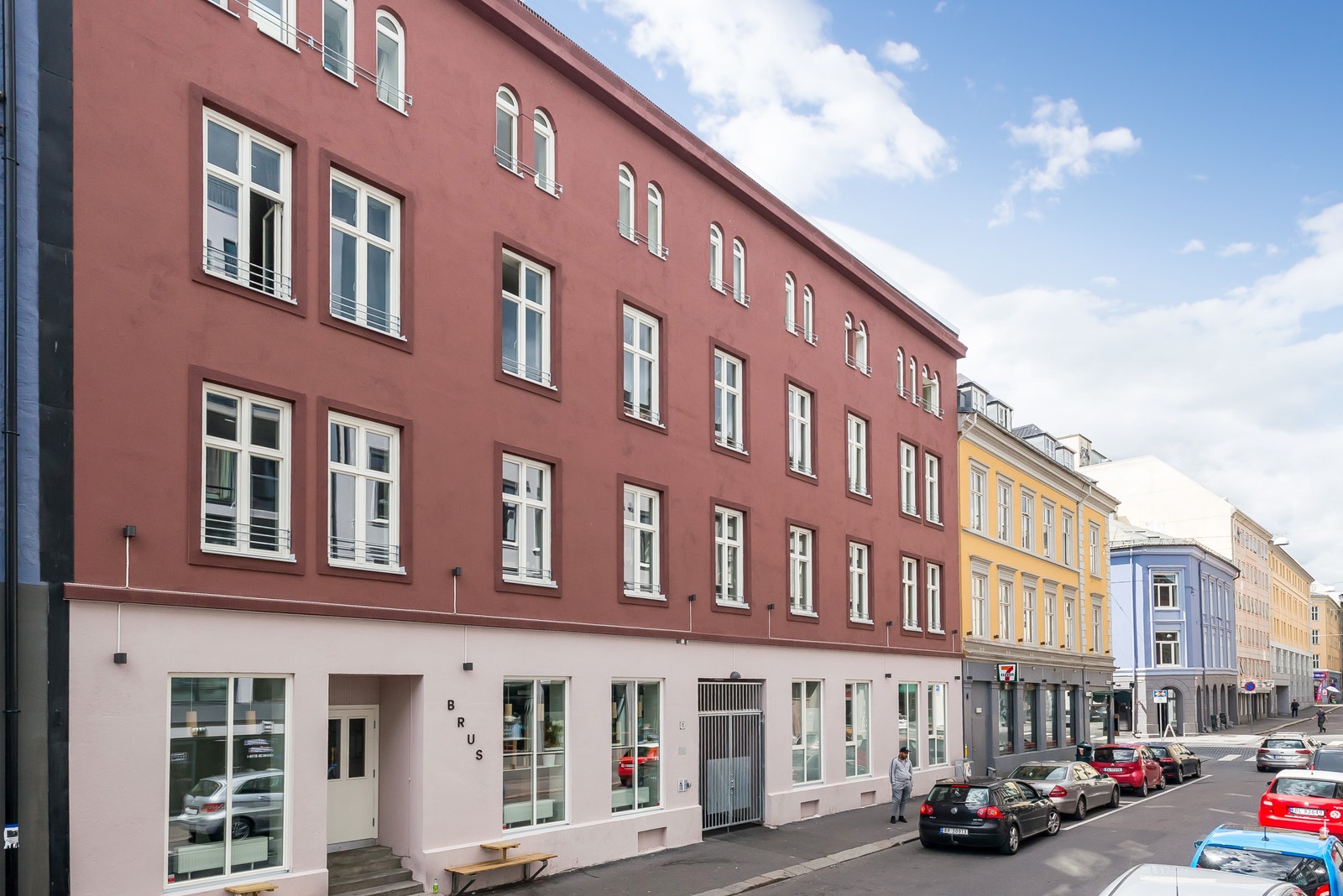 Fasade ut mot gaten Galleribilde