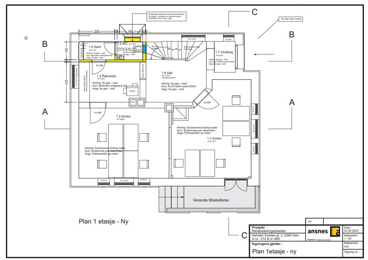 1. etasje. Kontorer, hvorav ett med peis, rekvisitarom, garderobe, wc, vindfang og hall. Oppgitte arealer er nettomål. Galleribilde