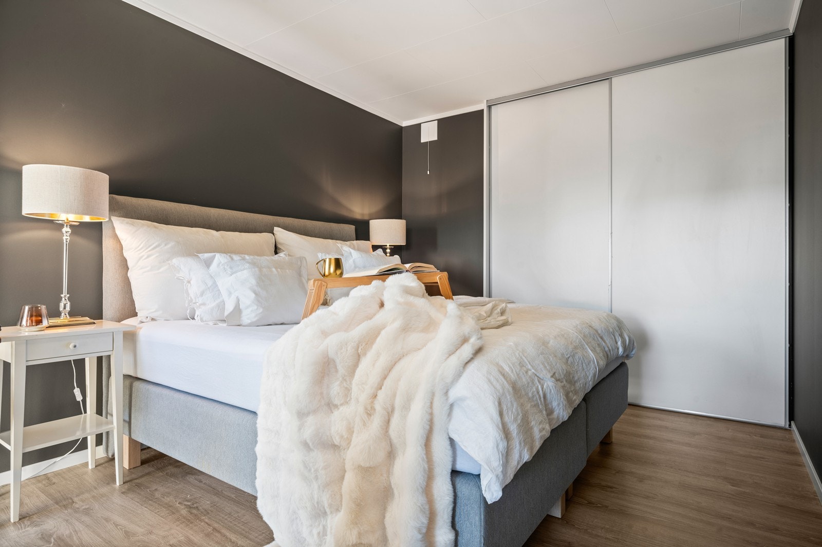 Soverom med integrert garderobeskap Galleribilde