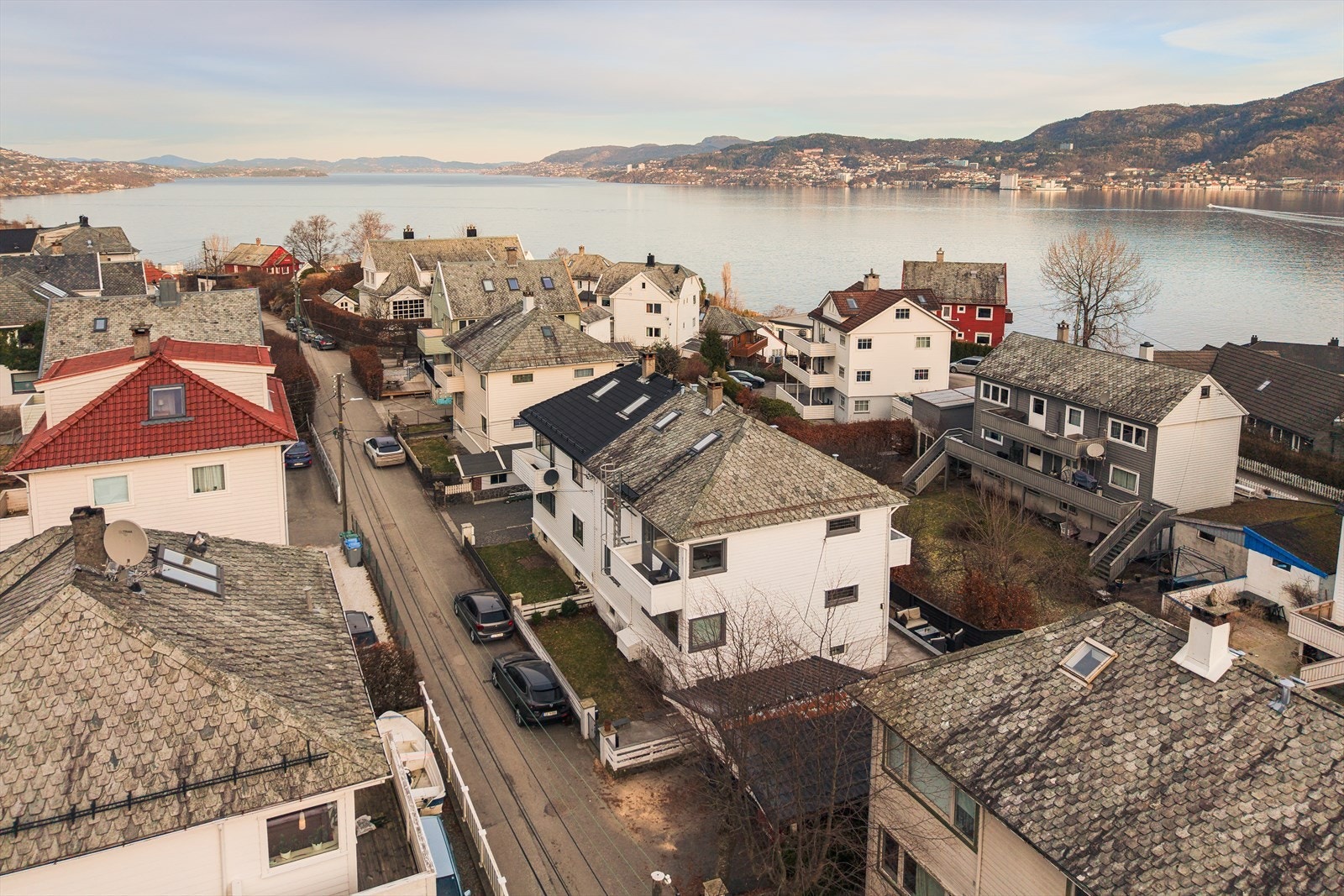Sentralt og barnevennlig område med Holen skole kun få minutters gange unna. Galleribilde