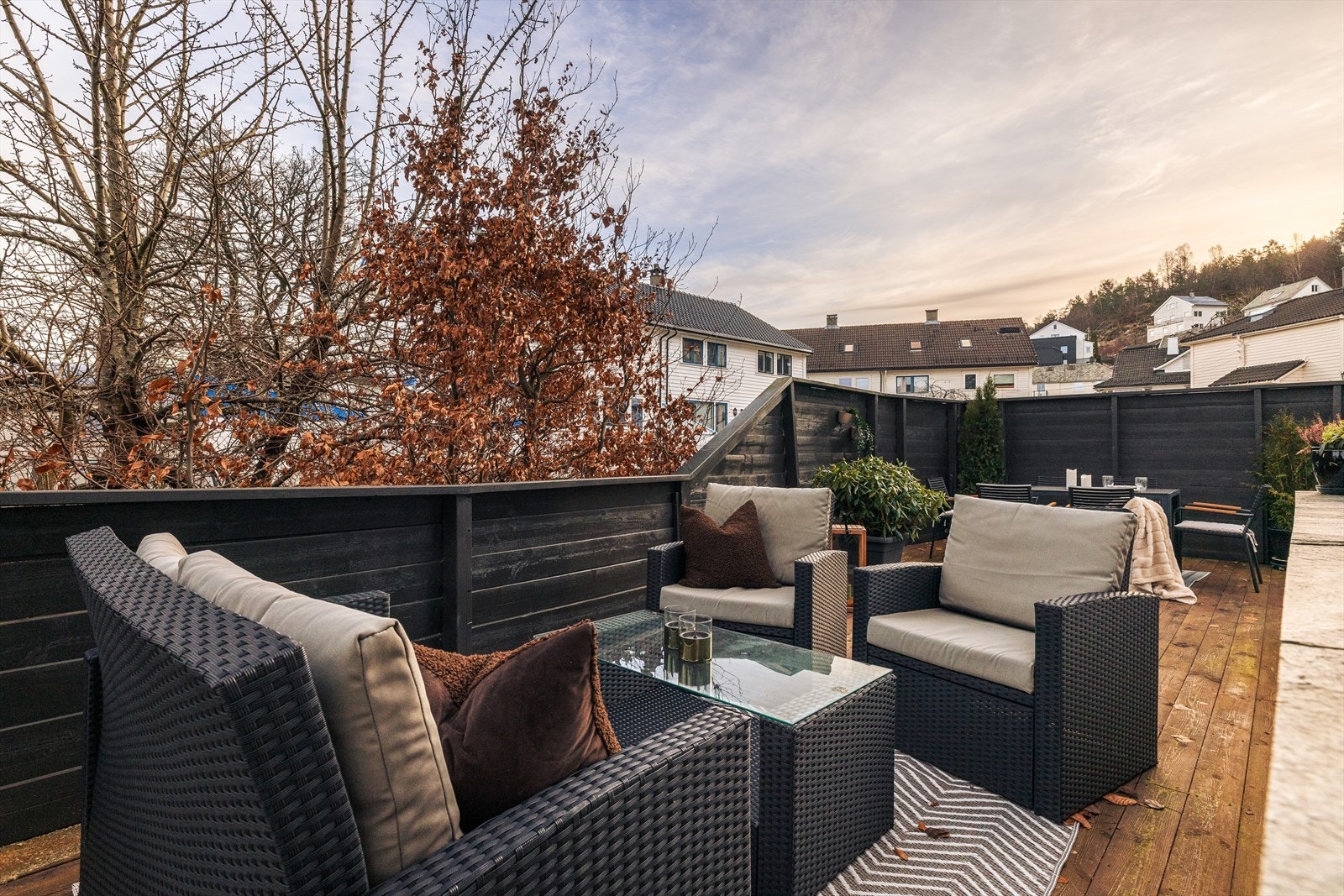 Uteplassen gir fine rammer for både hverdagsliv og sosiale sammenkomster. Galleribilde