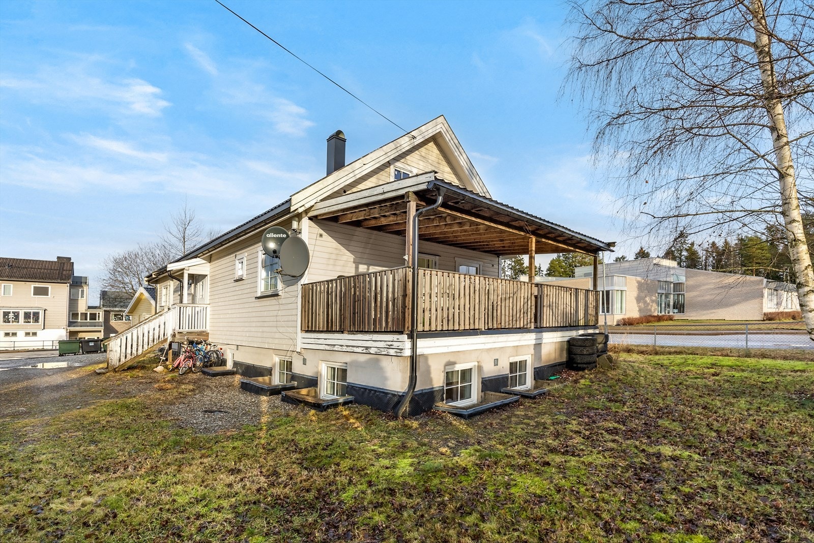 Stor veranda med utgang fra stuen. Galleribilde