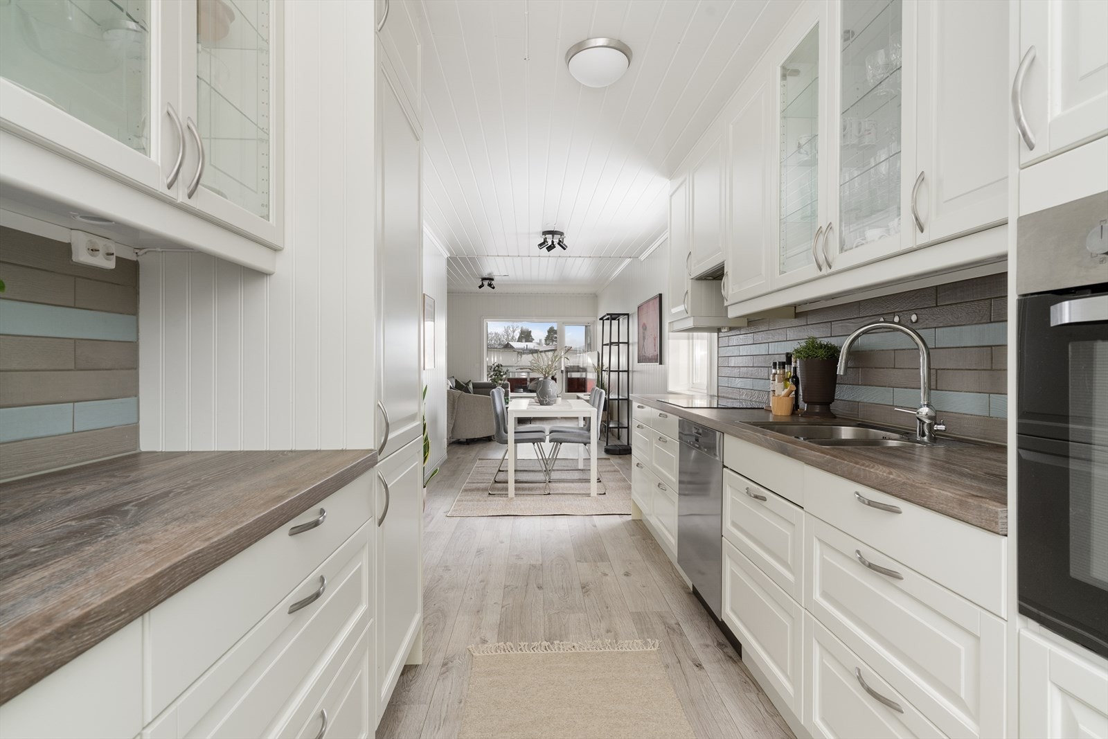 Pent og romslig kjøkken med Epoc kjøkkeninnredning fra 2018. Galleribilde