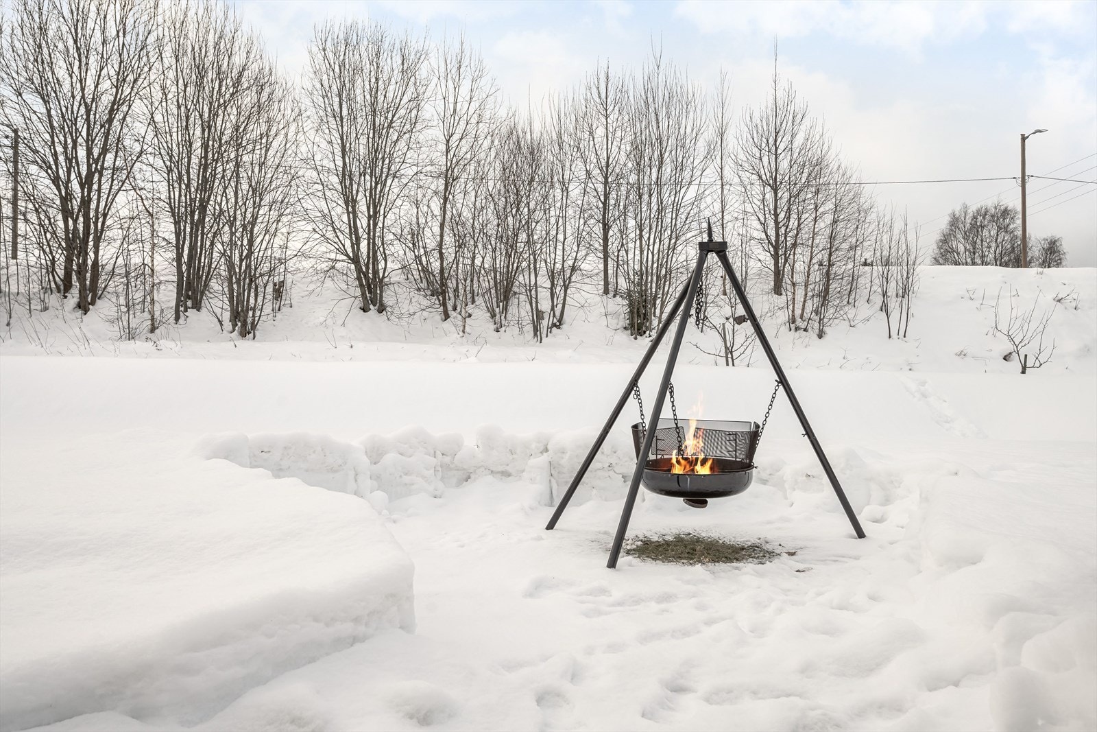 Utenfor terrassen har du en romslig og solrik hage som er opparbeidet med plen. Her er det god boltringsplass for både to- og firebeinte! Galleribilde