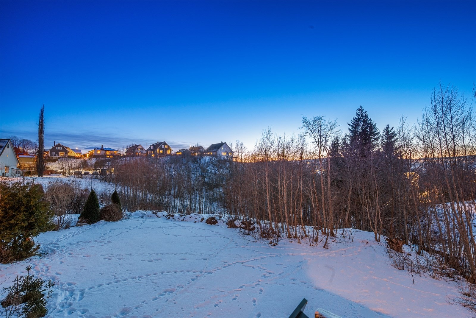 Utenfor balkongen finner man friområde, og dermed ingen bygninger som hindrer utsikten eller gir innsyn. Galleribilde