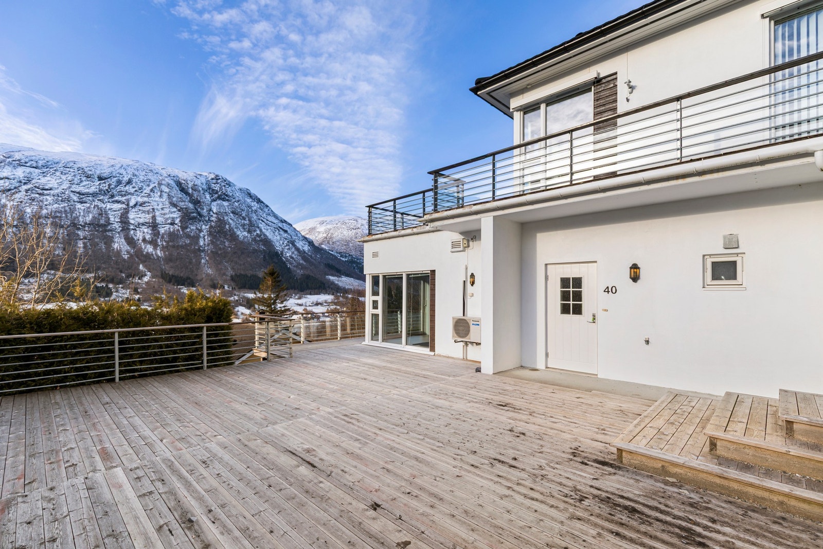 Stor terrasse mot sør. Galleribilde