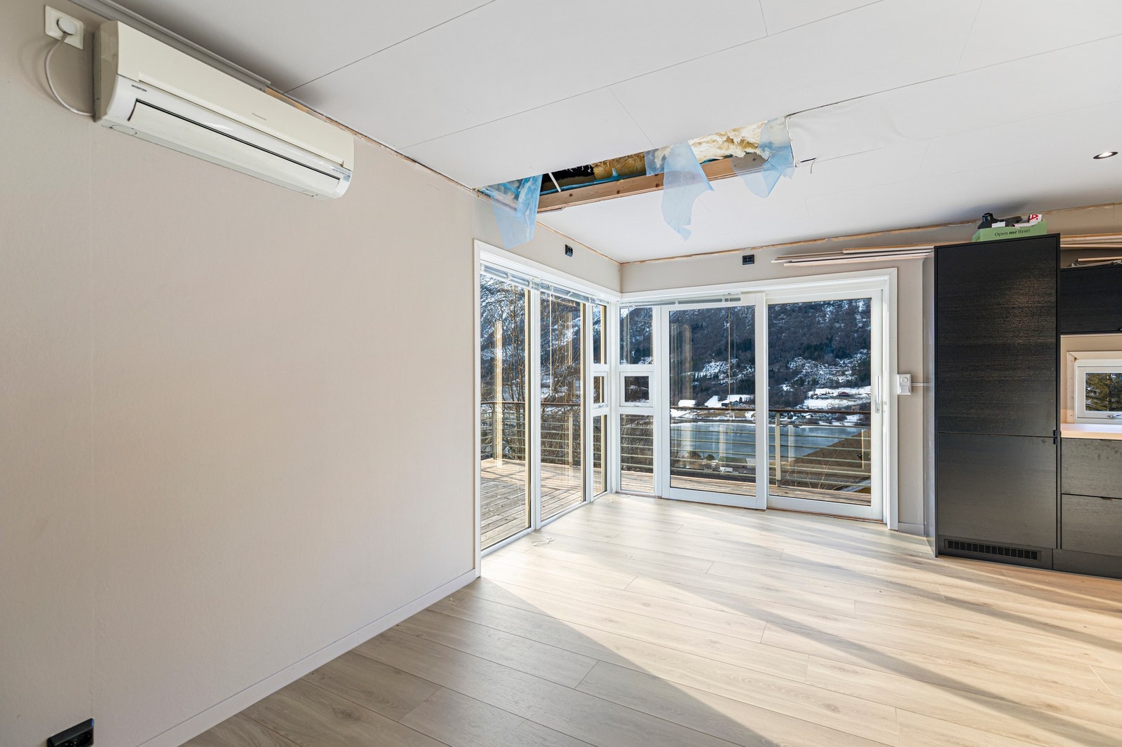 Stue har laminatgulv fra 2023. Galleribilde