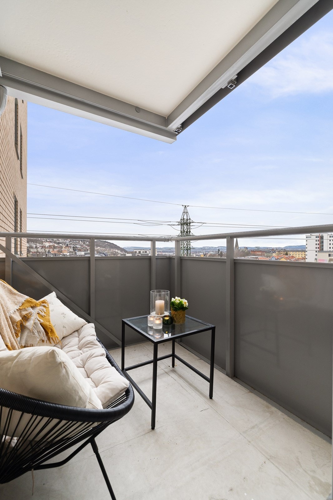 Det er god plass til utendørs sittegruppe. Galleribilde