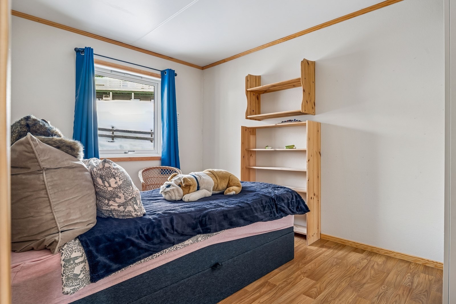 Soverommet er av god størrelse og har plass til både seng og oppbevaringsløsninger. Galleribilde