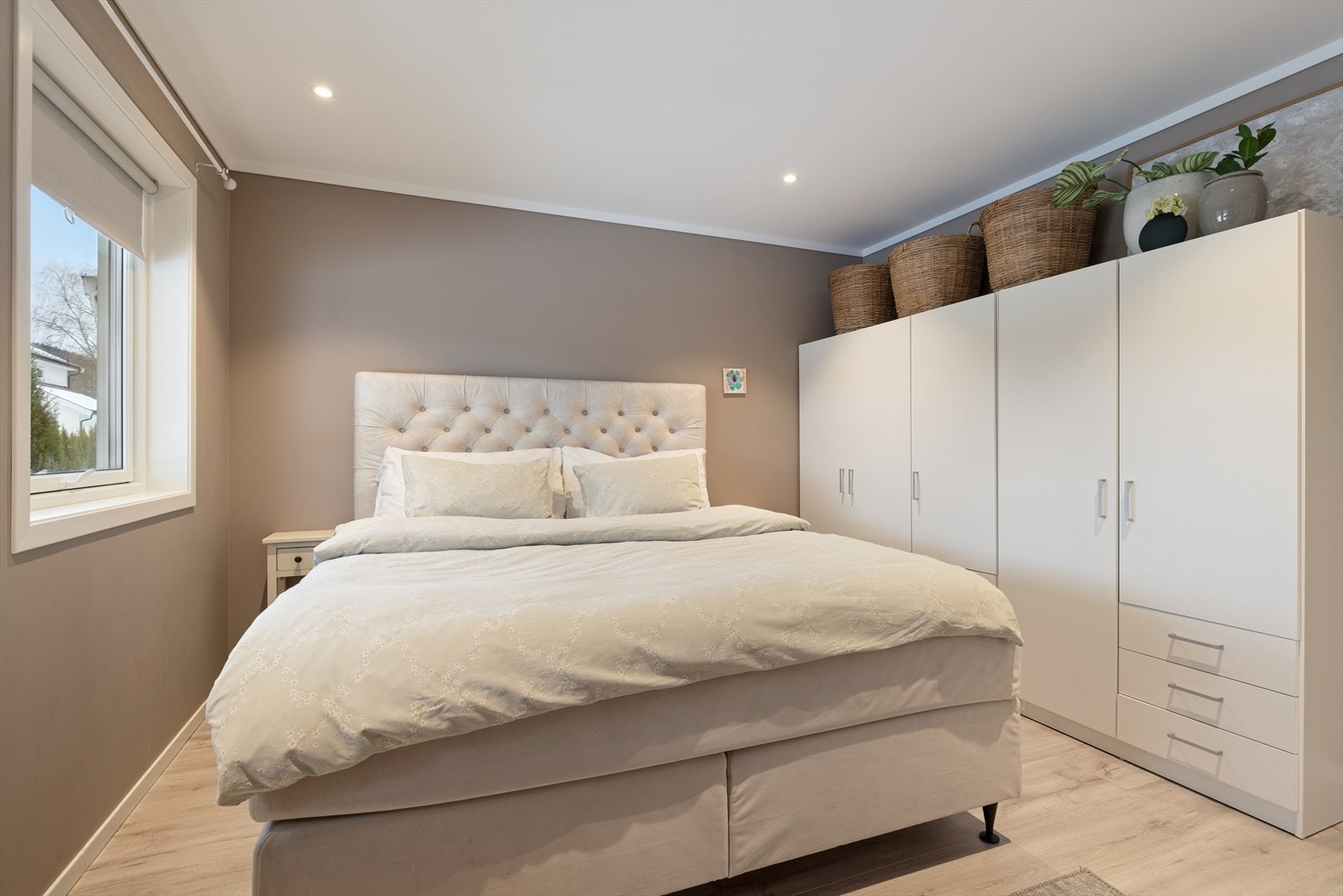 Flott garderobeløsning på soverom! Galleribilde