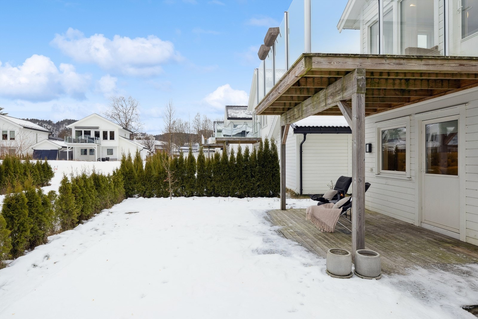 Terrassen og altanen er sørvest-vendt og gir svært gode solforhold. Galleribilde