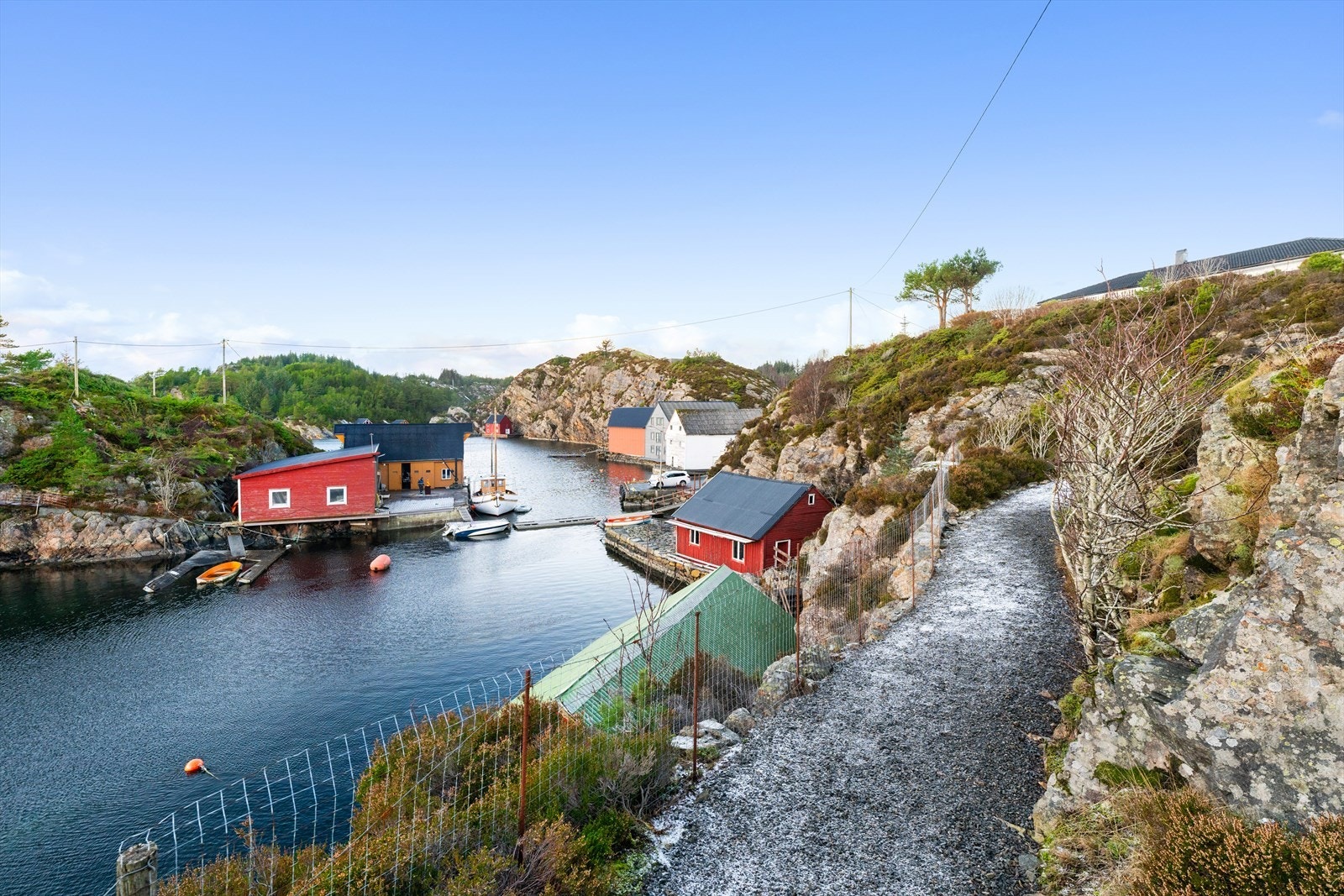 God adkomstveg fra den kommunale vegen. Galleribilde