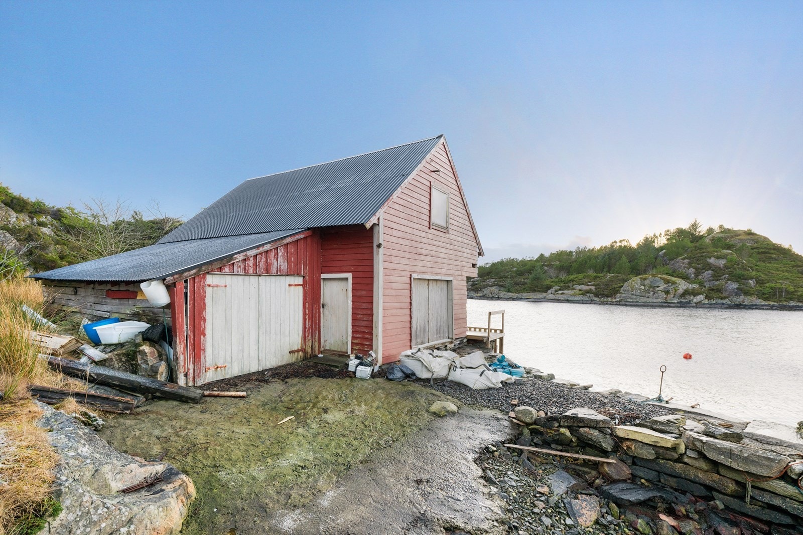 27 måls stor eiendom på Bekkenes presentert av Dag Erik Fotland, EiendomsMegler 1 Askøy. Galleribilde