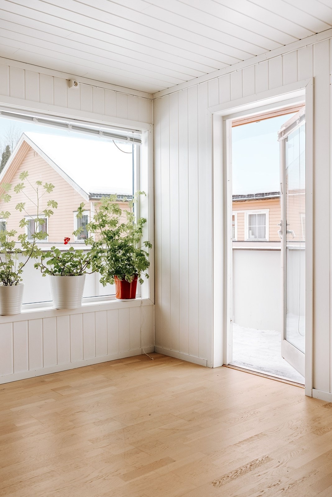 Fra stua er det utgang til balkong. Galleribilde