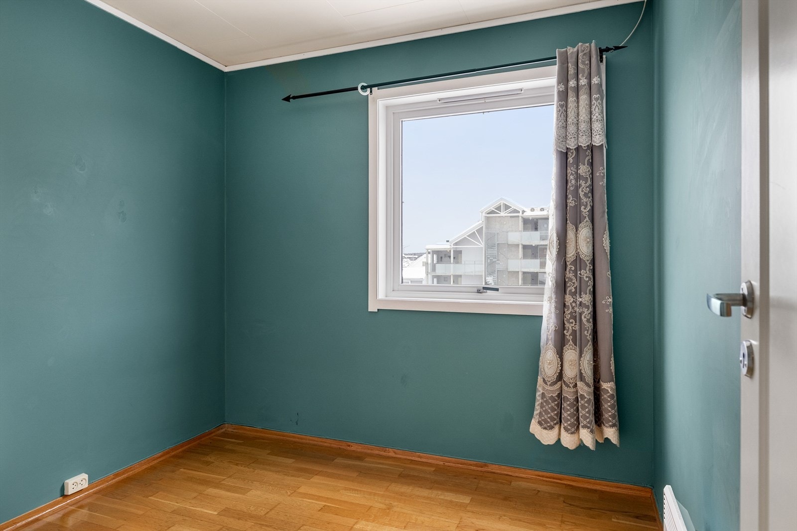 Soverom nummer to er noe mindre og egner seg godt som gjesterom, barnerom eller kontor. Galleribilde