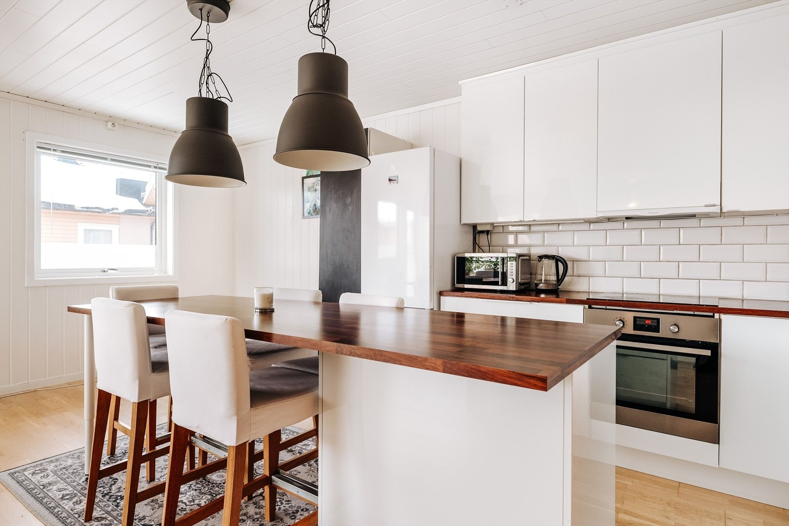 Dette er en lys 3-roms leilighet i byggets 2. etasje. Galleribilde