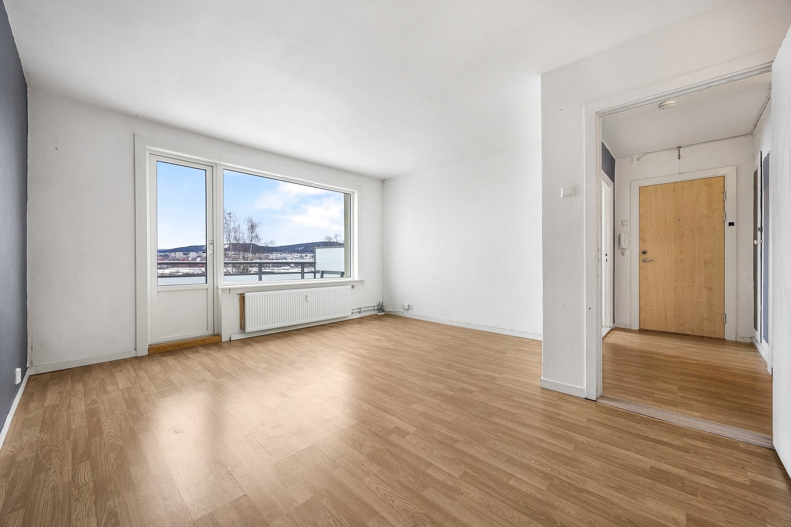 Leiligheten har en praktisk planløsning der stuen fungerer som et sentralt samlingspunkt. Galleribilde