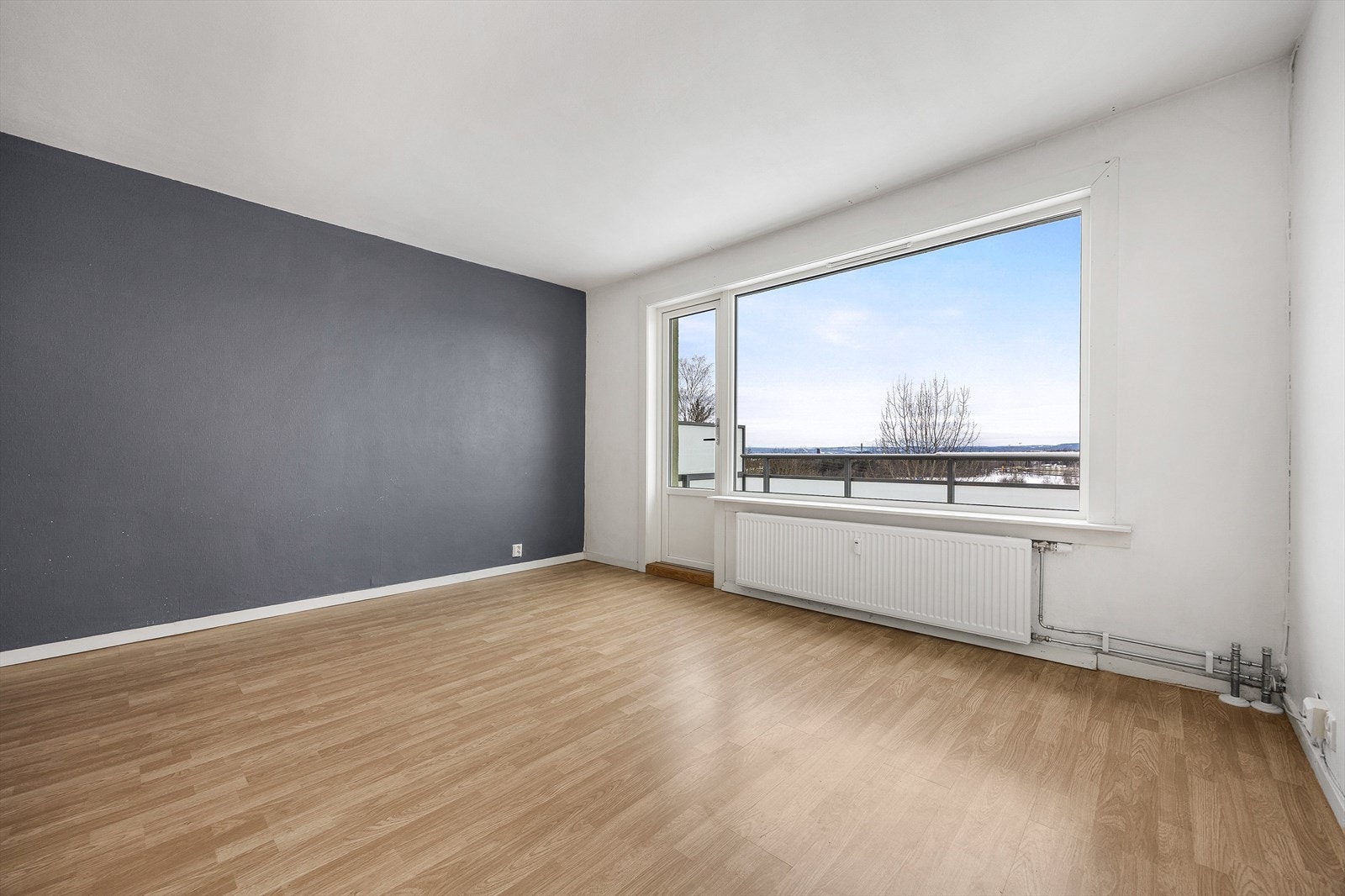 Bygningen har etasjeskillere i betong, en solid konstruksjon fra byggeåret. Galleribilde