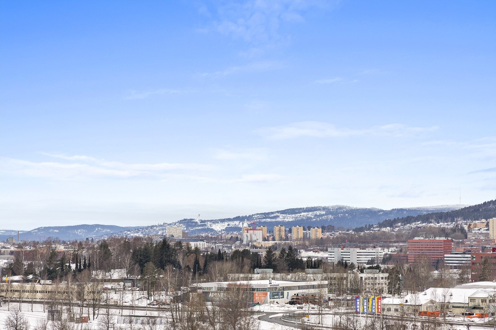 Hverdagslogistikken er enkel med kort vei til blant annet Kiwi og Coop Extra på Lindeberg. Galleribilde