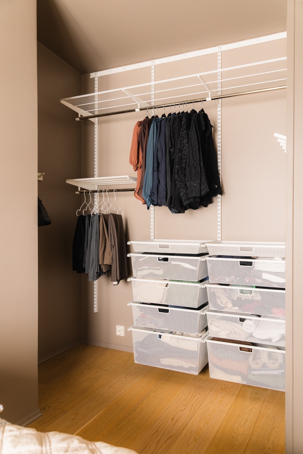 Her får du egen walk-in-closet med rikelig oppbevaringsplass. Galleribilde