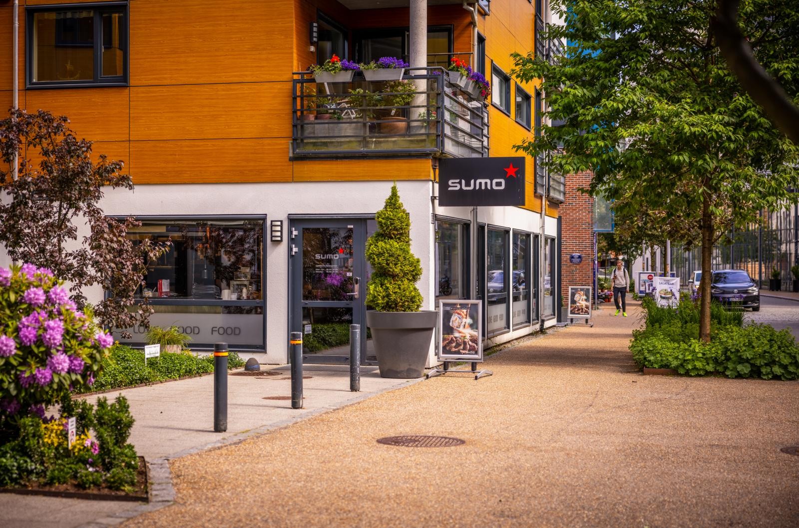 Nesten like utenfor døren finner du etterhvert mange gode spisesteder. Galleribilde