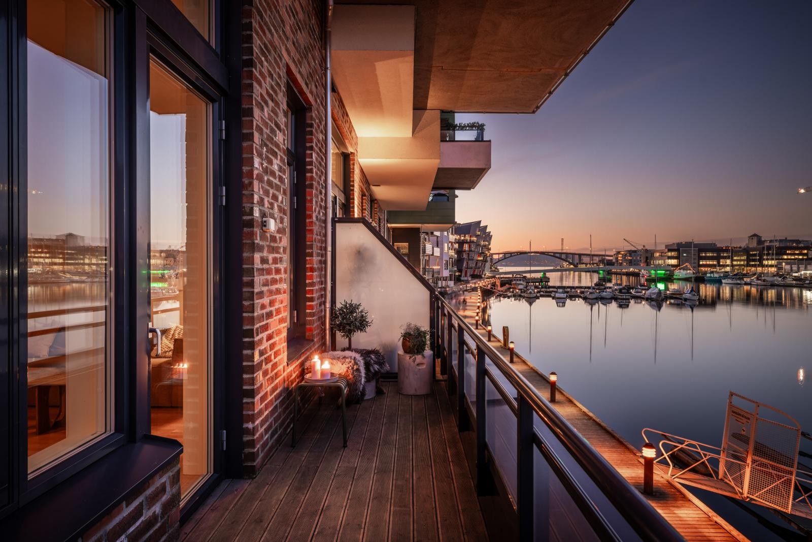 Altan på 10 kvm, med sol ulike tider mellom morgen og kveld. Galleribilde