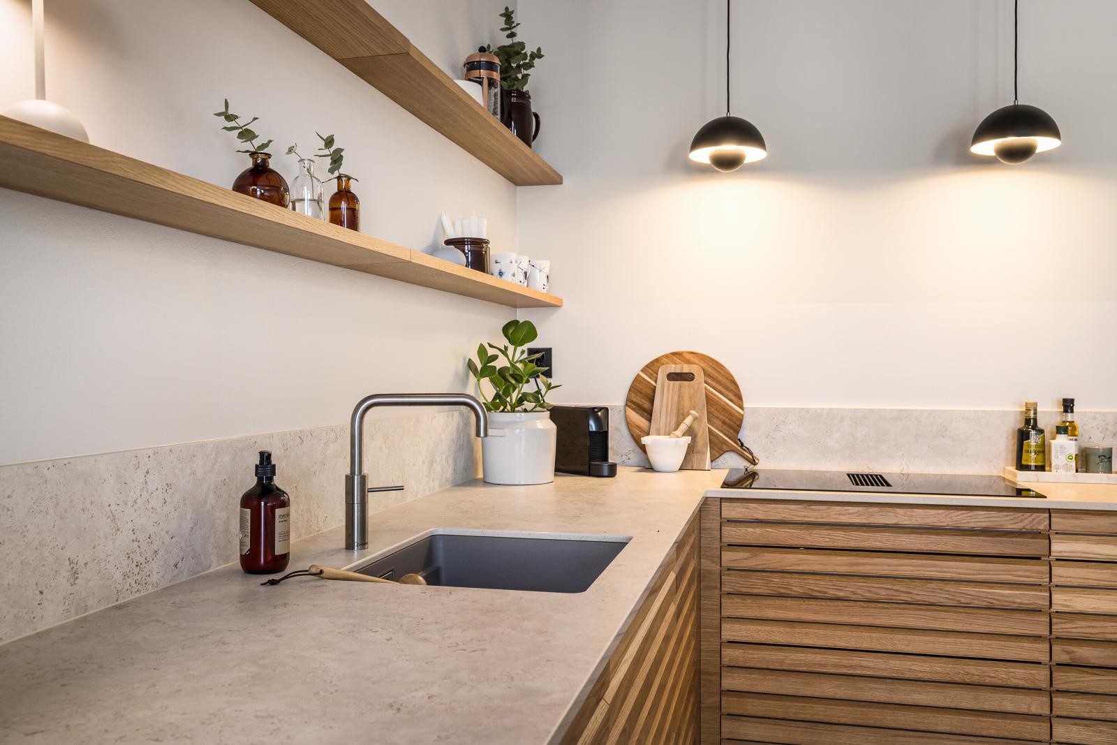 Dektron kompositt benkeplate er både elegant og svært holdbart. Galleribilde