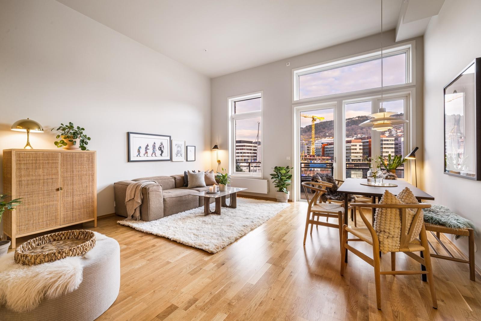 Stue/kjøkken i 2. etasje, på 41,8 kvm. Galleribilde