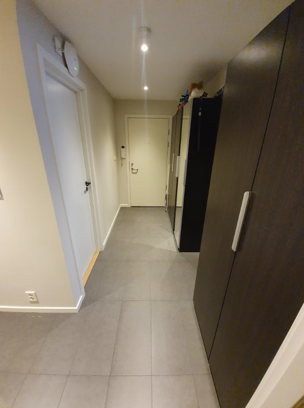 Gang med klesskap Galleribilde